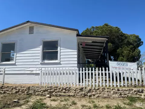 Exterior - 301 D St, Taft, CA 93268 photo 2 of 3