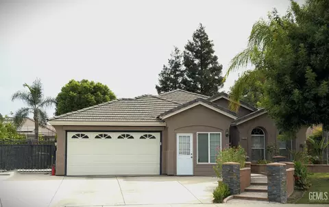 Exterior - 9705 Commodore Dr, Bakersfield, CA 93312 photo 2 of 4
