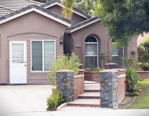 Exterior - 9705 Commodore Dr, Bakersfield, CA 93312 photo 3 of 4