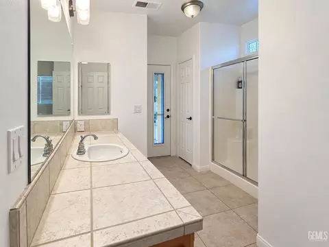 Bath - 9705 Commodore Dr, Bakersfield, CA 93312 photo 1 of 1