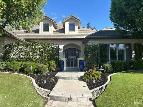 11210 Draper Ct, Bakersfield, CA 93311