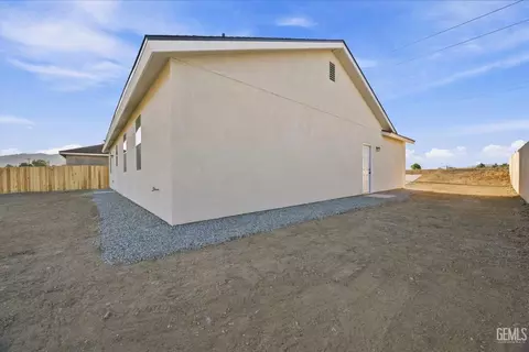 Exterior - 19936 Mesa Dr, Tehachapi, CA 93561 photo 6 of 6