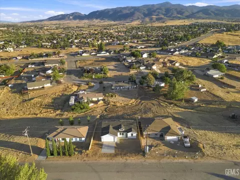 View/Area - 19936 Mesa Dr, Tehachapi, CA 93561 photo 2 of 8