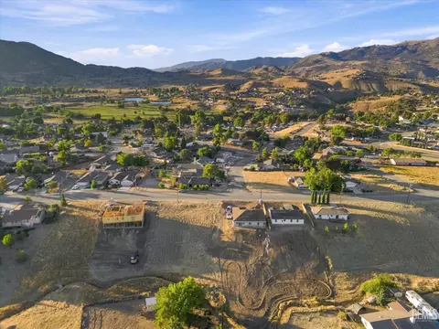 View/Area - 19936 Mesa Dr, Tehachapi, CA 93561 photo 6 of 8