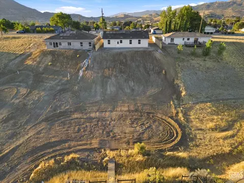 View/Area - 19936 Mesa Dr, Tehachapi, CA 93561 photo 5 of 8