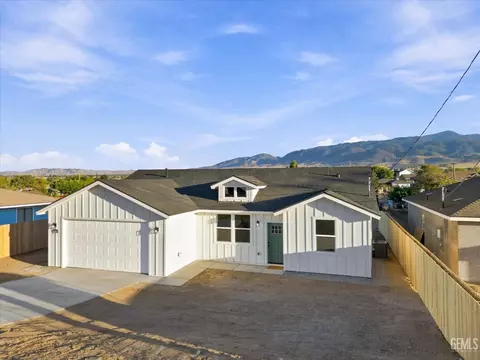 Exterior - 19936 Mesa Dr, Tehachapi, CA 93561 photo 1 of 6