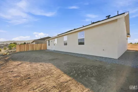 Exterior - 19936 Mesa Dr, Tehachapi, CA 93561 photo 4 of 6