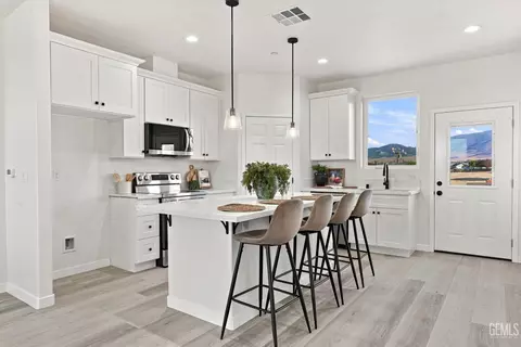 Kitchen - 19936 Mesa Dr, Tehachapi, CA 93561 photo 1 of 6