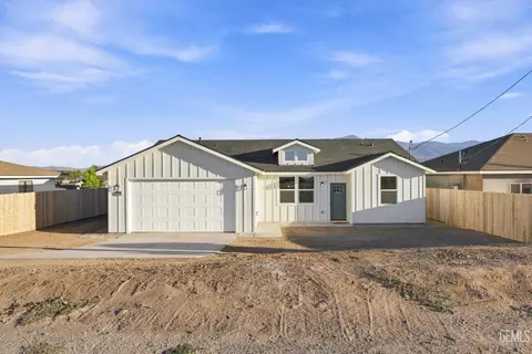 Exterior - 19936 Mesa Dr, Tehachapi, CA 93561 photo 2 of 6
