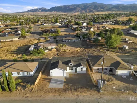 View/Area - 19936 Mesa Dr, Tehachapi, CA 93561 photo 3 of 8