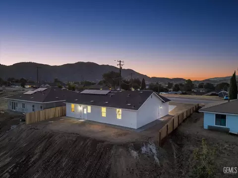 View/Area - 19936 Mesa Dr, Tehachapi, CA 93561 photo 4 of 8