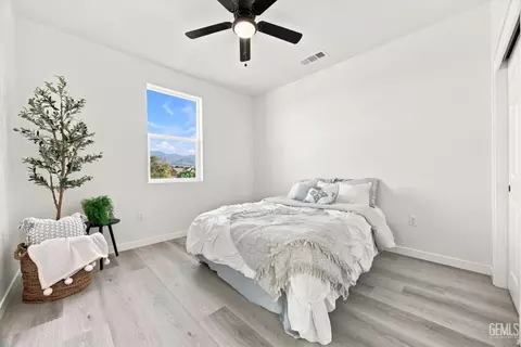 Bedroom - 19936 Mesa Dr, Tehachapi, CA 93561 photo 3 of 4
