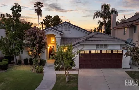 10304 Crandon Park Dr, Bakersfield, CA 93312