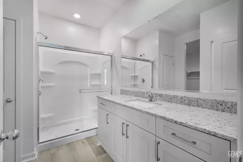Bath - 1240 Acala Ct, Shafter, CA 93263 photo 1 of 2