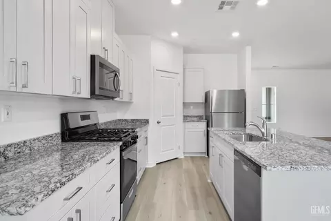 Kitchen - 1240 Acala Ct, Shafter, CA 93263 photo 2 of 3