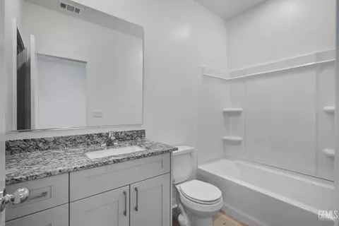 Bath - 1200 Nectar Pl, Shafter, CA 93263 photo 1 of 2