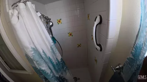 Bath - 0 401 Tejon St, Maricopa, CA 93252 photo 1 of 3
