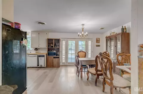 Dining - 27509 Pine St, Taft, CA 93268 photo 1 of 2