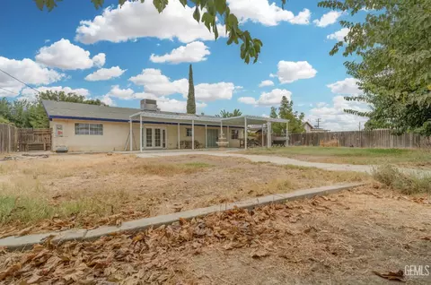 Exterior - 27509 Pine St, Taft, CA 93268 photo 7 of 12