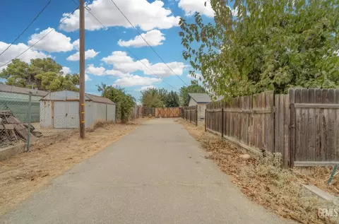 Entry Way - 27509 Pine St, Taft, CA 93268 photo 3 of 3