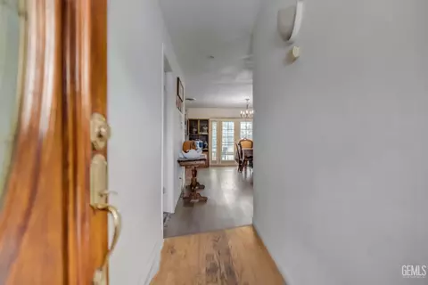 Entry Way - 27509 Pine St, Taft, CA 93268 photo 1 of 3