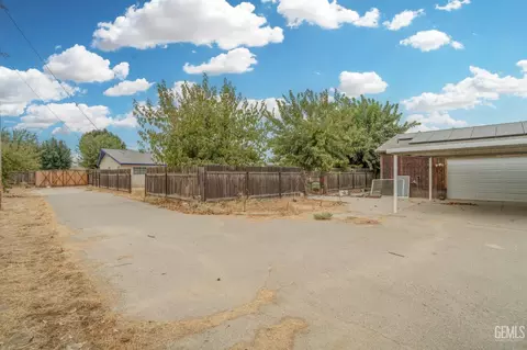Exterior - 27509 Pine St, Taft, CA 93268 photo 8 of 12