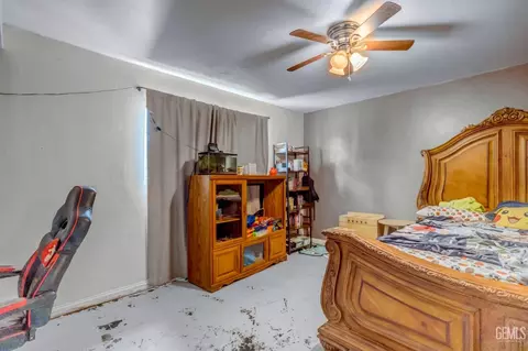 Bedroom - 27509 Pine St, Taft, CA 93268 photo 1 of 2