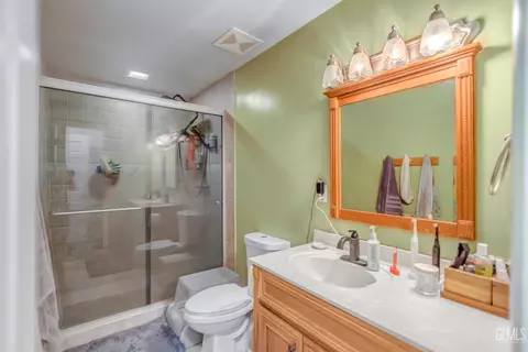Bath - 27509 Pine St, Taft, CA 93268 photo 2 of 2