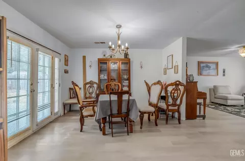 Dining - 27509 Pine St, Taft, CA 93268 photo 2 of 2