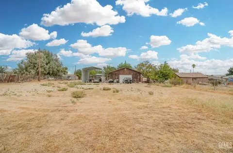 Exterior - 27509 Pine St, Taft, CA 93268 photo 10 of 12