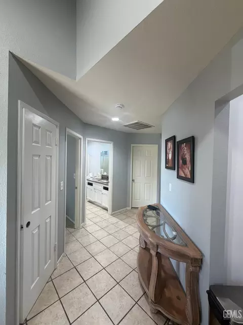 Entry Way - 746 Tamara Way, Shafter, CA 93263 photo 2 of 4