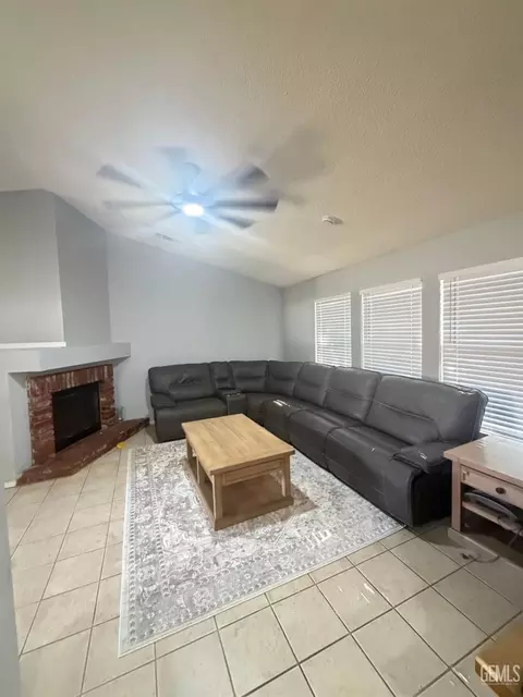 Living - 746 Tamara Way, Shafter, CA 93263 photo 1 of 3