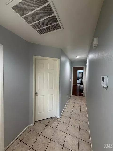 Entry Way - 746 Tamara Way, Shafter, CA 93263 photo 3 of 4