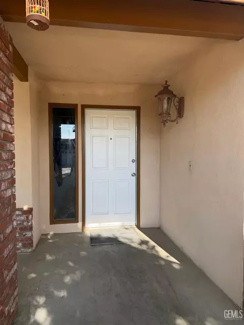 Entry Way - 746 Tamara Way, Shafter, CA 93263 photo 1 of 4