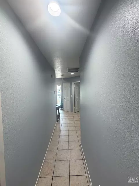 Entry Way - 746 Tamara Way, Shafter, CA 93263 photo 4 of 4