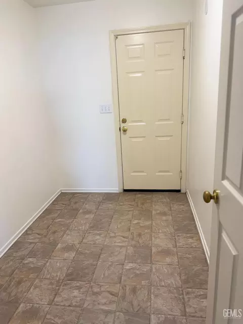 Entry Way - 1309 Scarlet Oak Dr, Tehachapi, CA 93561 photo 1 of 2