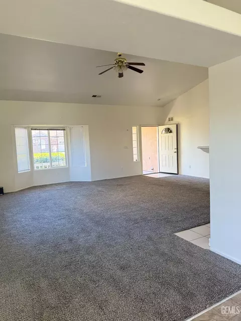 Living - 1309 Scarlet Oak Dr, Tehachapi, CA 93561 photo 3 of 4
