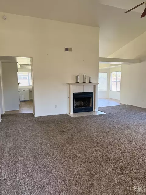 Living - 1309 Scarlet Oak Dr, Tehachapi, CA 93561 photo 1 of 4