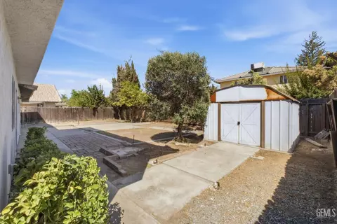 Exterior - 1827 5th Ave, Delano, CA 93215 photo 4 of 6