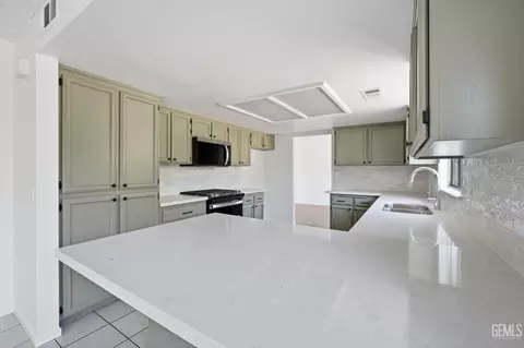 Kitchen - 1827 5th Ave, Delano, CA 93215 photo 4 of 5