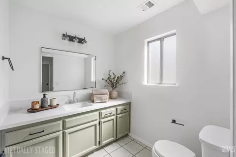 Bath - 1827 5th Ave, Delano, CA 93215 photo 1 of 5