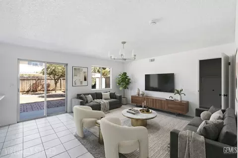 Living - 1827 5th Ave, Delano, CA 93215 photo 2 of 3