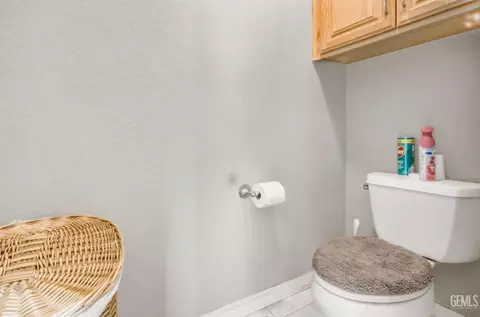 Bath - 24181 Martingale Way, Tehachapi, CA 93561 photo 1 of 3