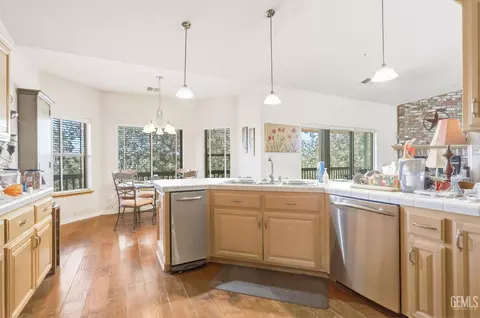 Kitchen - 24181 Martingale Way, Tehachapi, CA 93561 photo 1 of 2