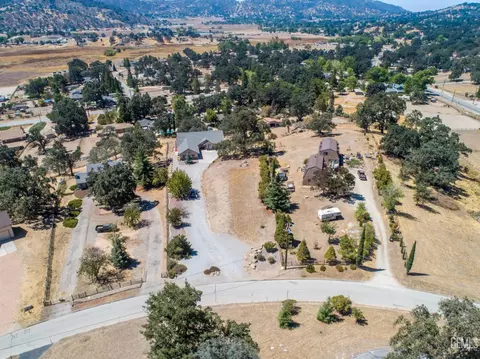 View/Area - 24181 Martingale Way, Tehachapi, CA 93561 photo 2 of 7