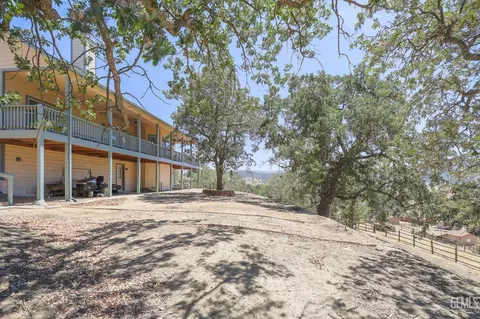 Exterior - 24181 Martingale Way, Tehachapi, CA 93561 photo 7 of 9