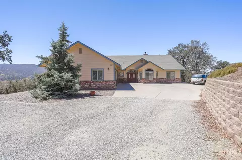 Exterior - 24181 Martingale Way, Tehachapi, CA 93561 photo 3 of 9