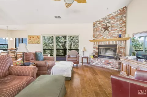 Living - 24181 Martingale Way, Tehachapi, CA 93561 photo 1 of 1
