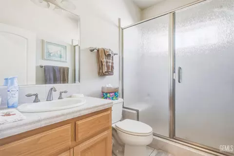 Bath - 24181 Martingale Way, Tehachapi, CA 93561 photo 3 of 3