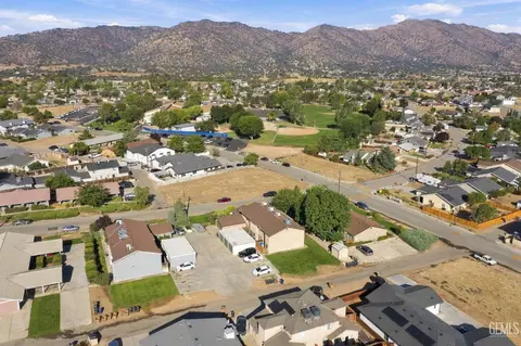 View/Area - 21250 Santa Maria Ct, Tehachapi, CA 93561 photo 5 of 8